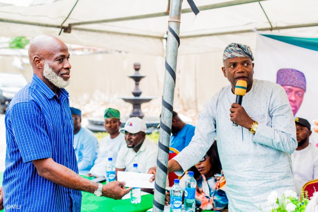 Official presenting support to a resident during the Kosofe pilot